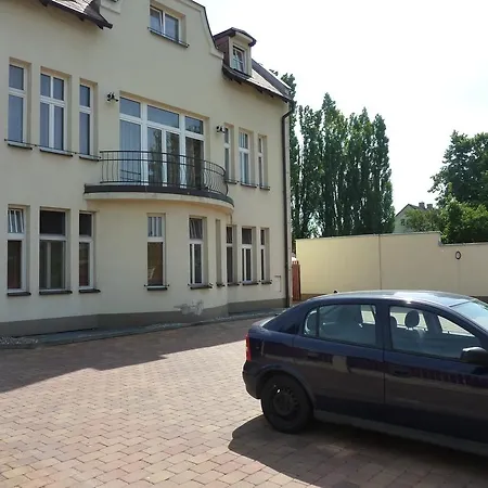酒店 纳弗日斯塔特斯克酒店和餐厅 Karviná
