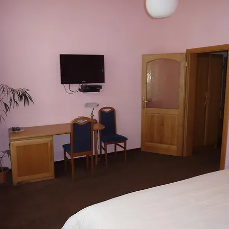 Hotel & Restaurant Na Frystatske 3*